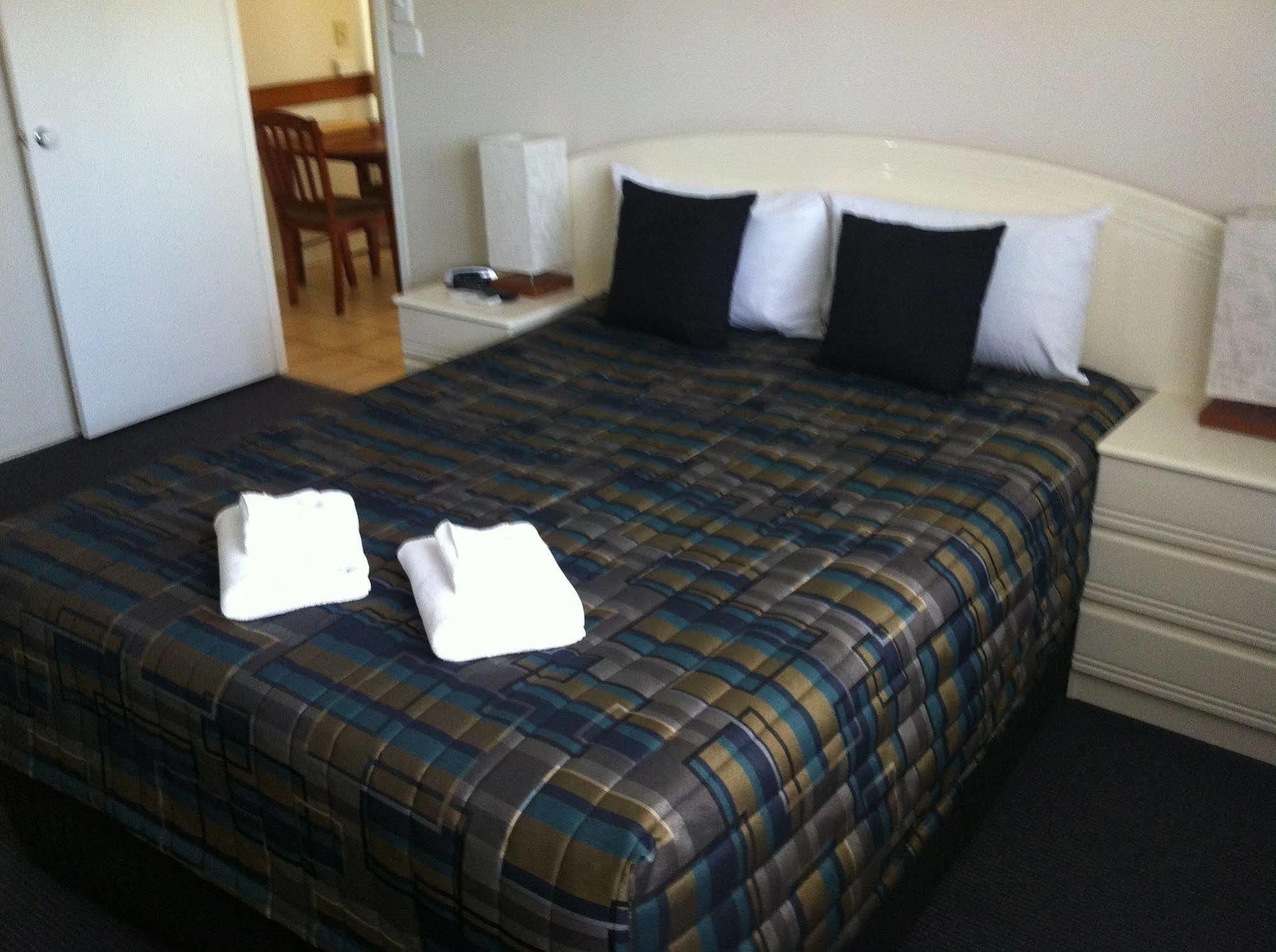 Biloela Palms Motor Inn Esterno foto