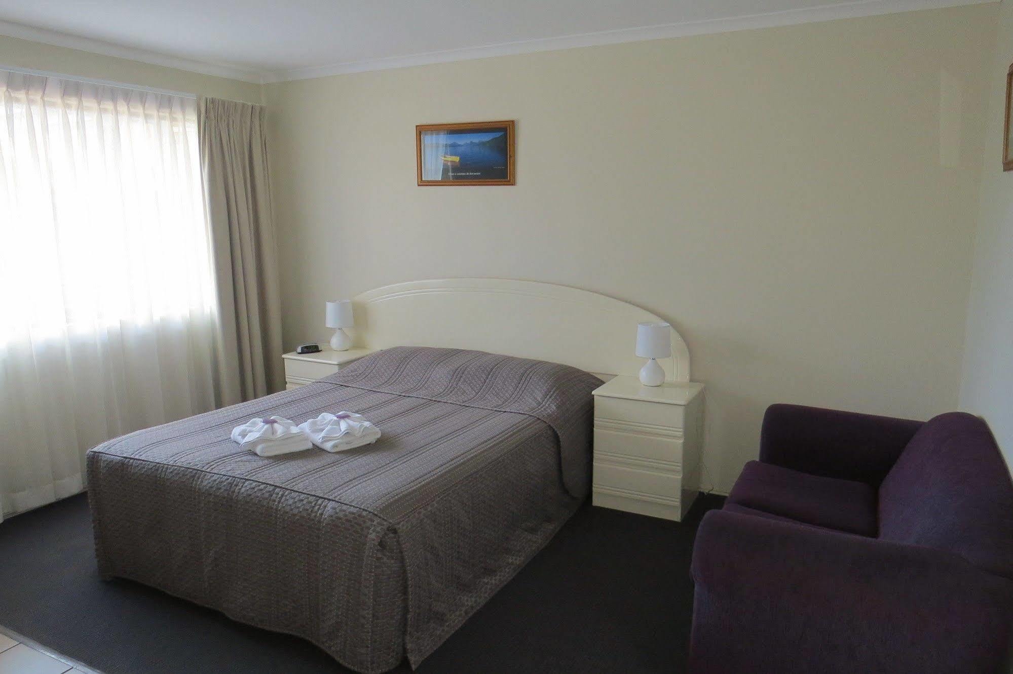 Biloela Palms Motor Inn Esterno foto